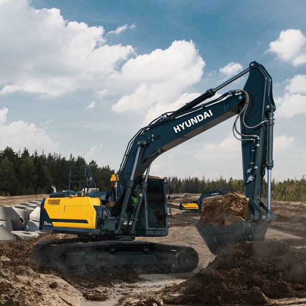 HCE unveils brand new stage V HX210AL excavator in 20-tonne class